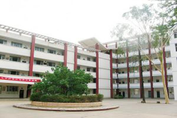 凉山职业技术学校